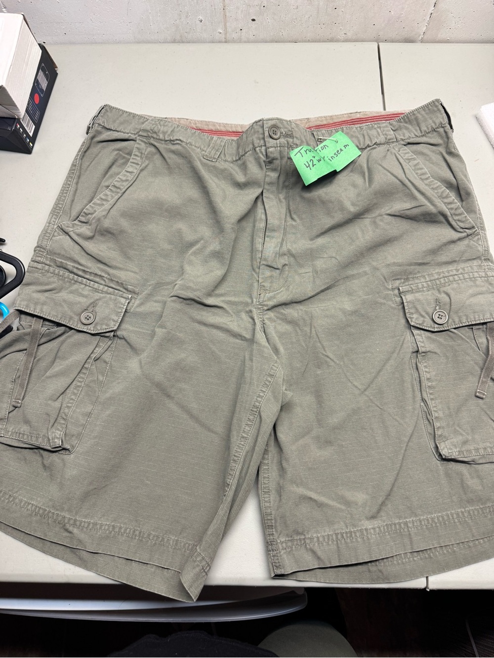 Men's Olive Green Cargo Shorts with Multiple Pockets